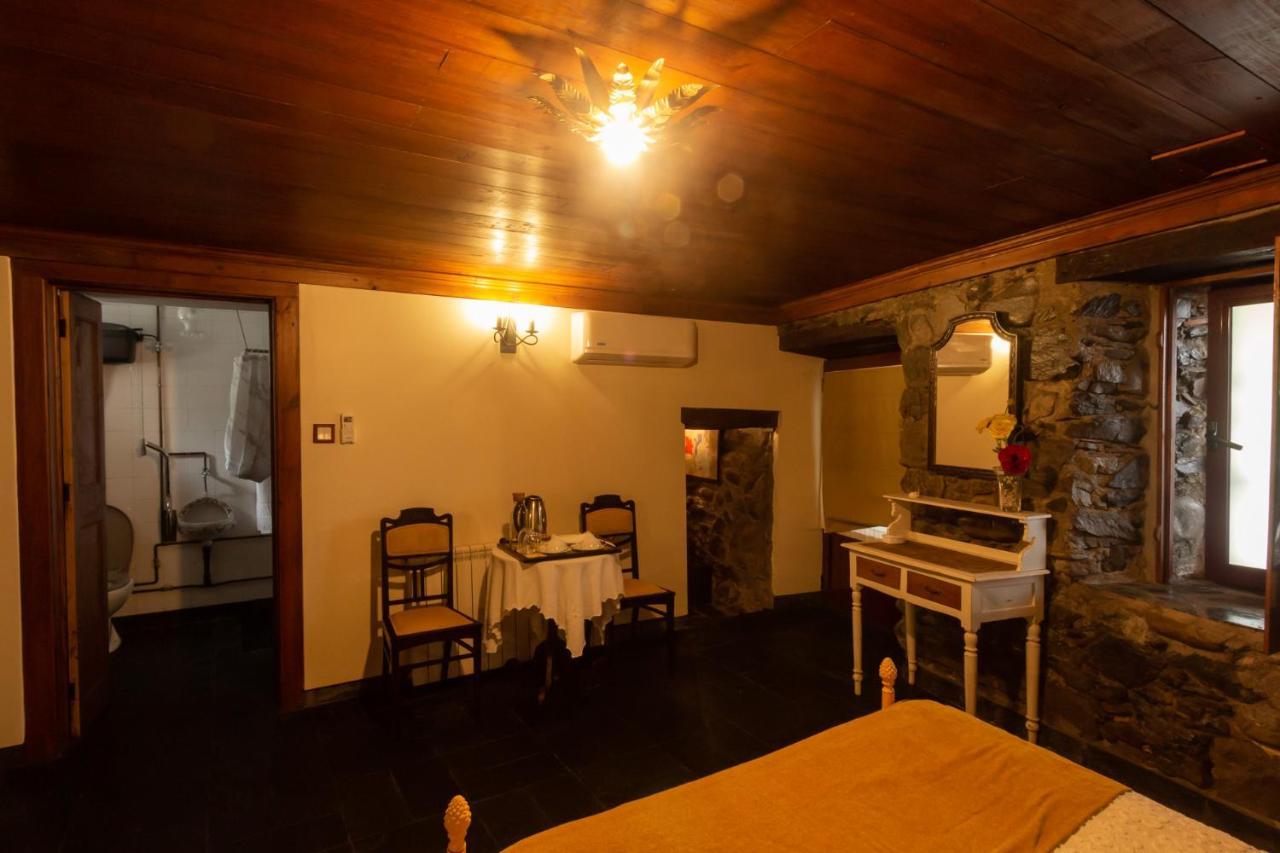 Quintal De Alem Do Ribeiro-Turismo Rural Lousa  Ngoại thất bức ảnh